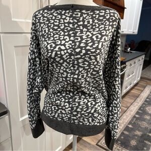Vince Camuto Gray Leopard Print Snap Collar Boxy Dolman Sleeve Sweater Size M